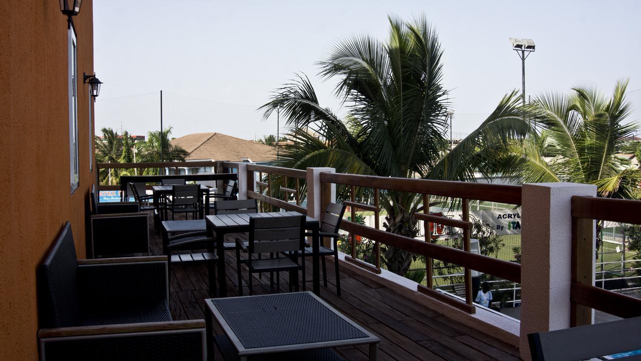 אקרה M Suites Hotel מראה חיצוני תמונה