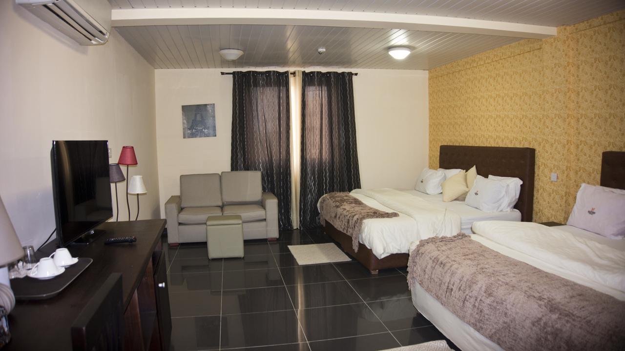 אקרה M Suites Hotel מראה חיצוני תמונה