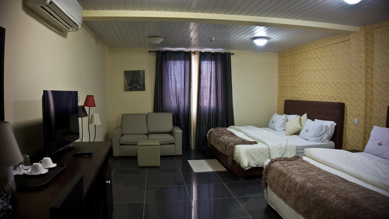 אקרה M Suites Hotel מראה חיצוני תמונה